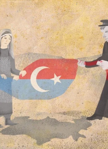 Сүйген қызына кеудесін көрсетеді