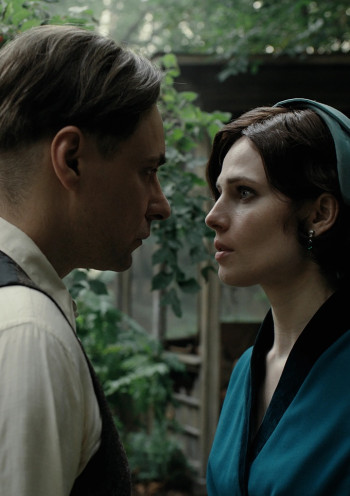 Секс порно онлайн смотреть Олар оны сиқыған кезде ол тіпті қышыды.