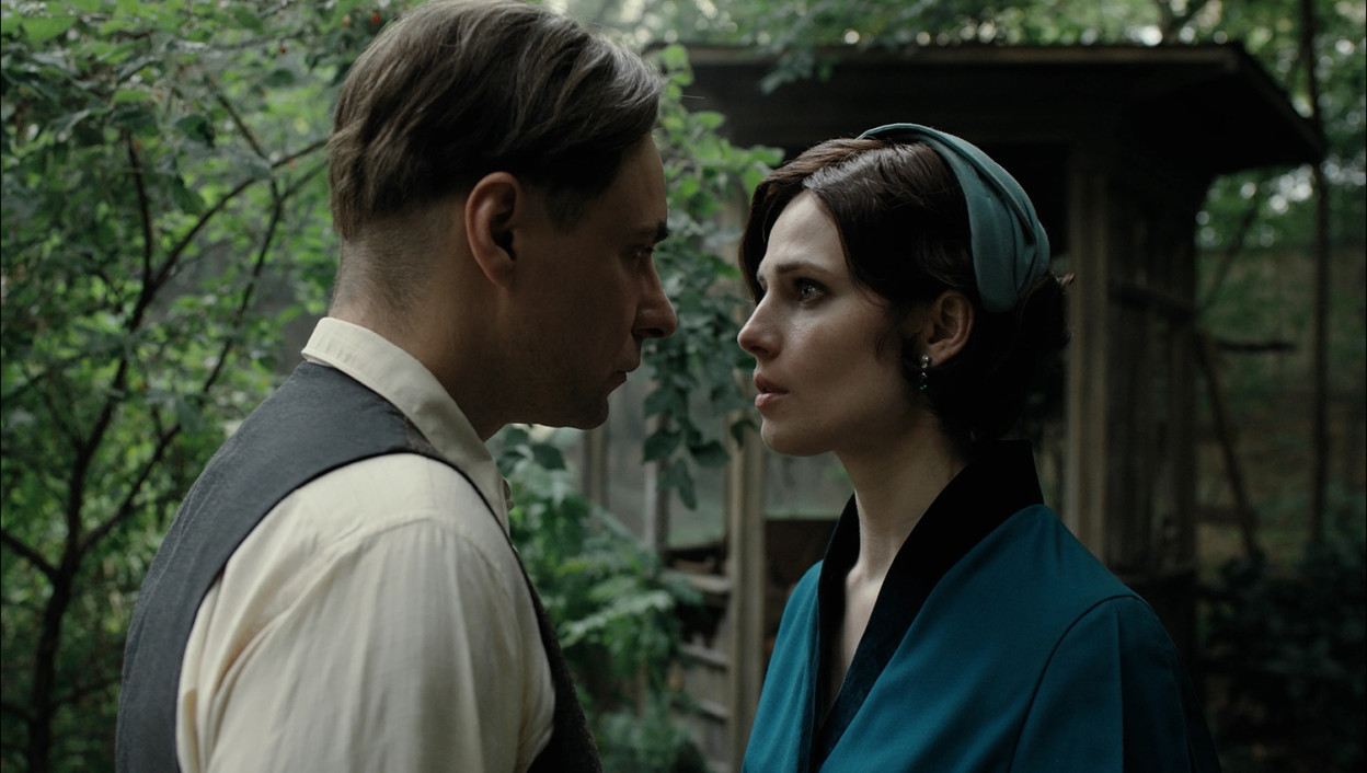 Жас орыс қыздарының жеке интимдік фотосуреттері