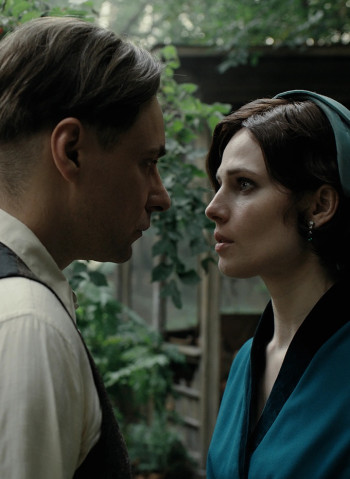 Театр сахнасындағы эротика мен секс бейнелері