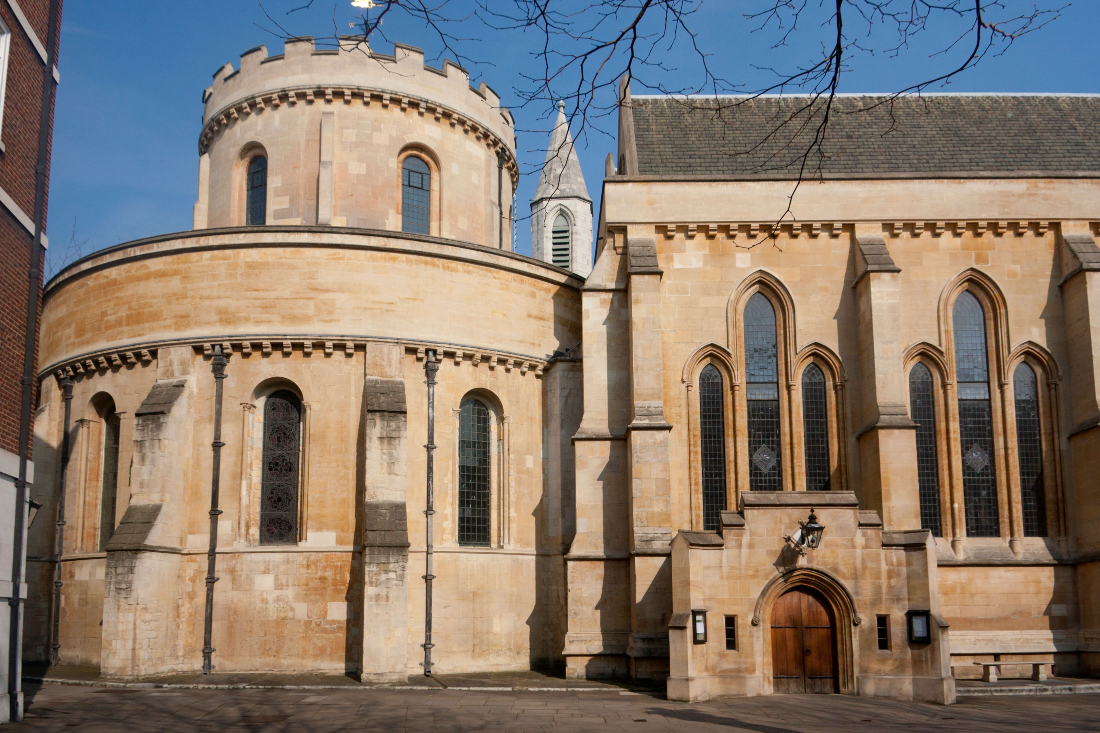 The Temple Church architectural detail including part of circular apse on left of frame Temple City of London England UK/Alamy