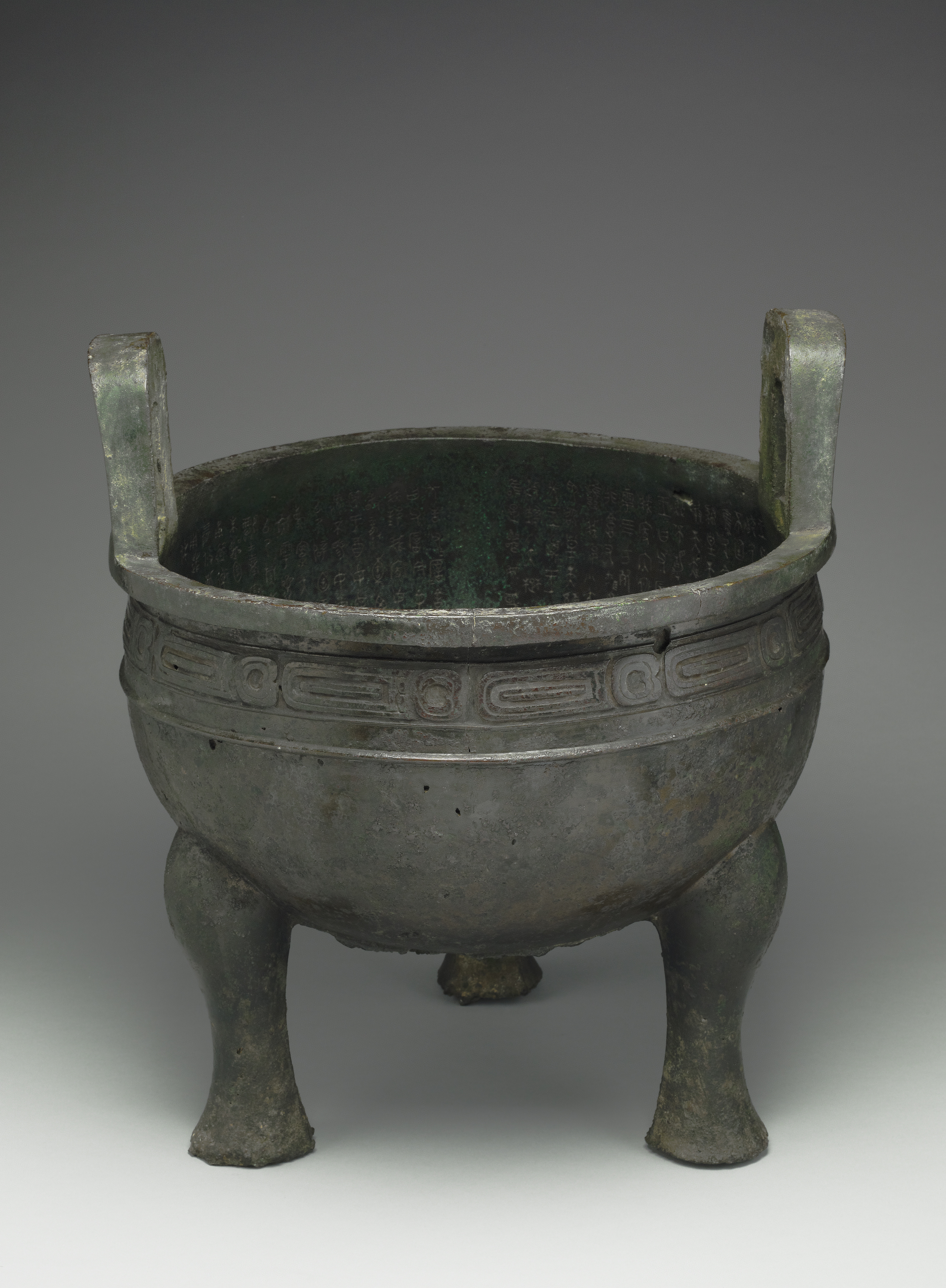 Ding cauldron of Duke Mao before 782 BC/National Palace Museum (Taipei, Taiwan)