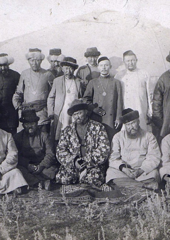 Қисық жалаңаш әйелдер