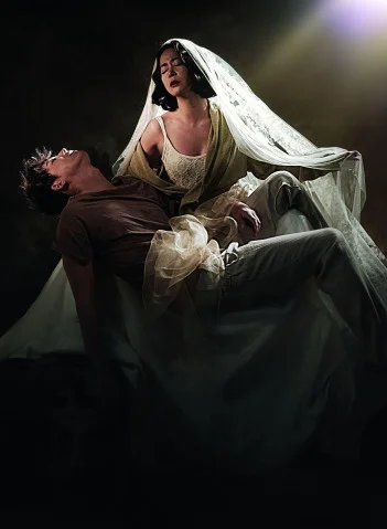 Әжей жопты қатты қағып алды