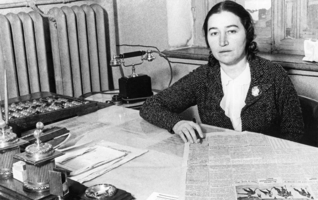 Жалаңаш Марина Казанова порно фото Тұрып тұрған қыз