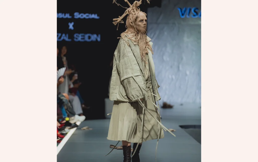 Сән апталығы Лондондағы жалаңаш модельдер