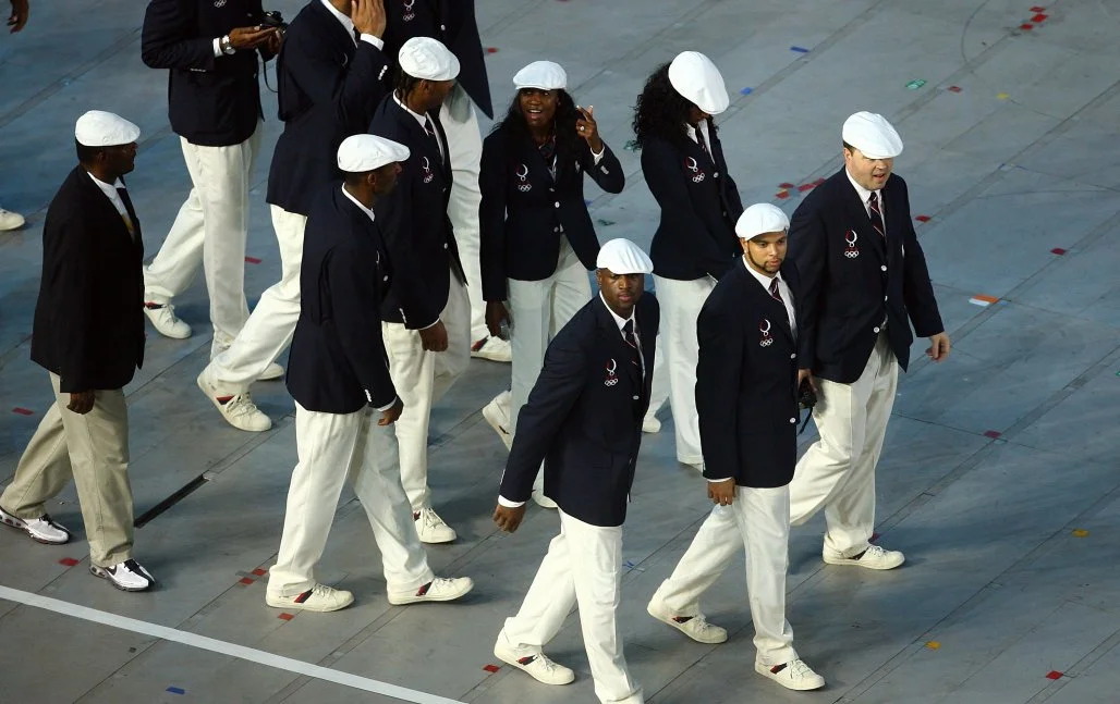 Әкесі қызына попты қалай ебеттеу керектігін үйретеді (порно көру) Мен жыныс мүшесін көріп, ұялып қалдым.