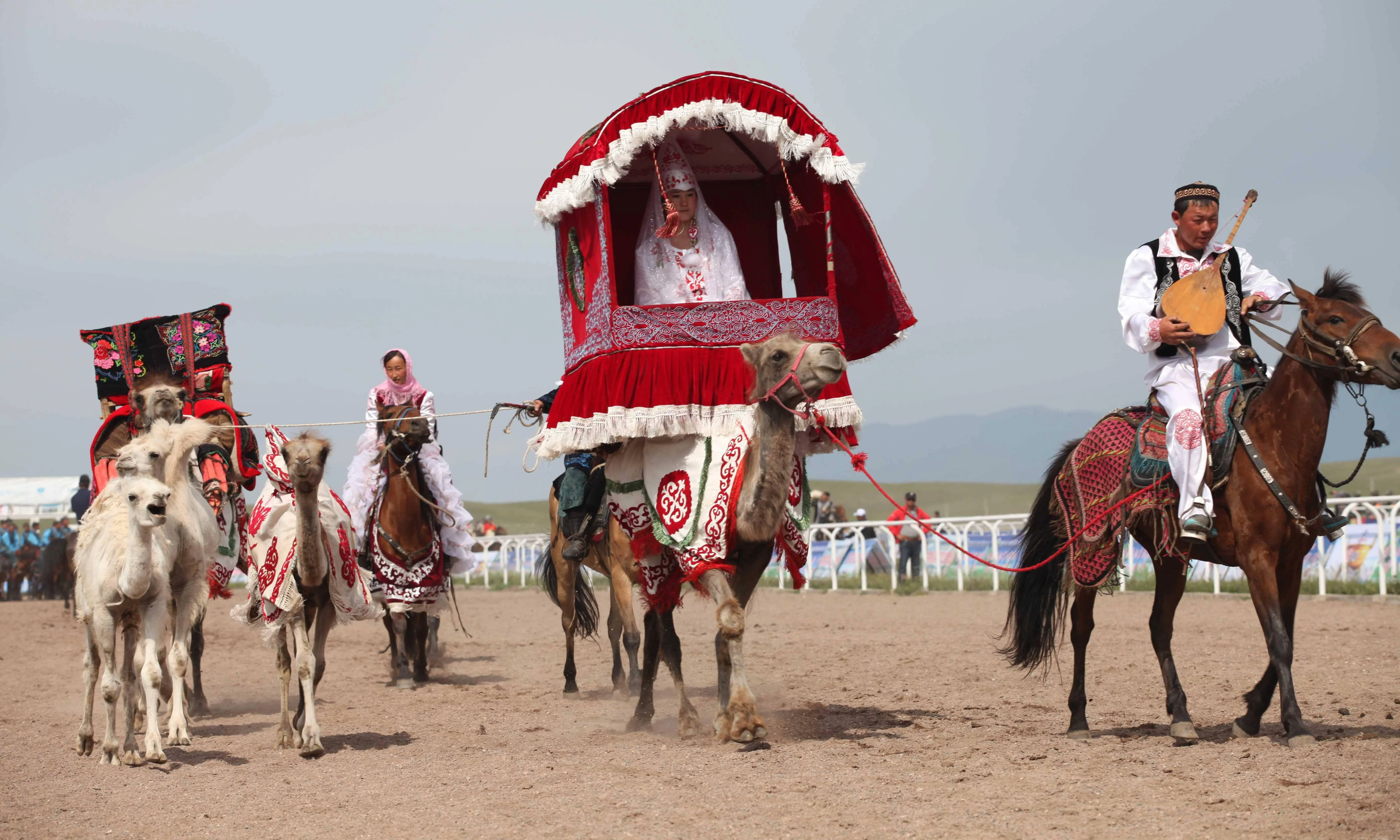 Бүйірге итерілген баудағы секс