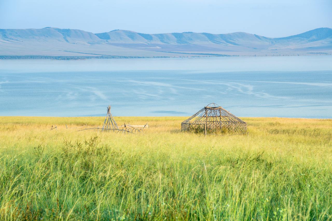 Қыздың ақ бөксесінің суреті