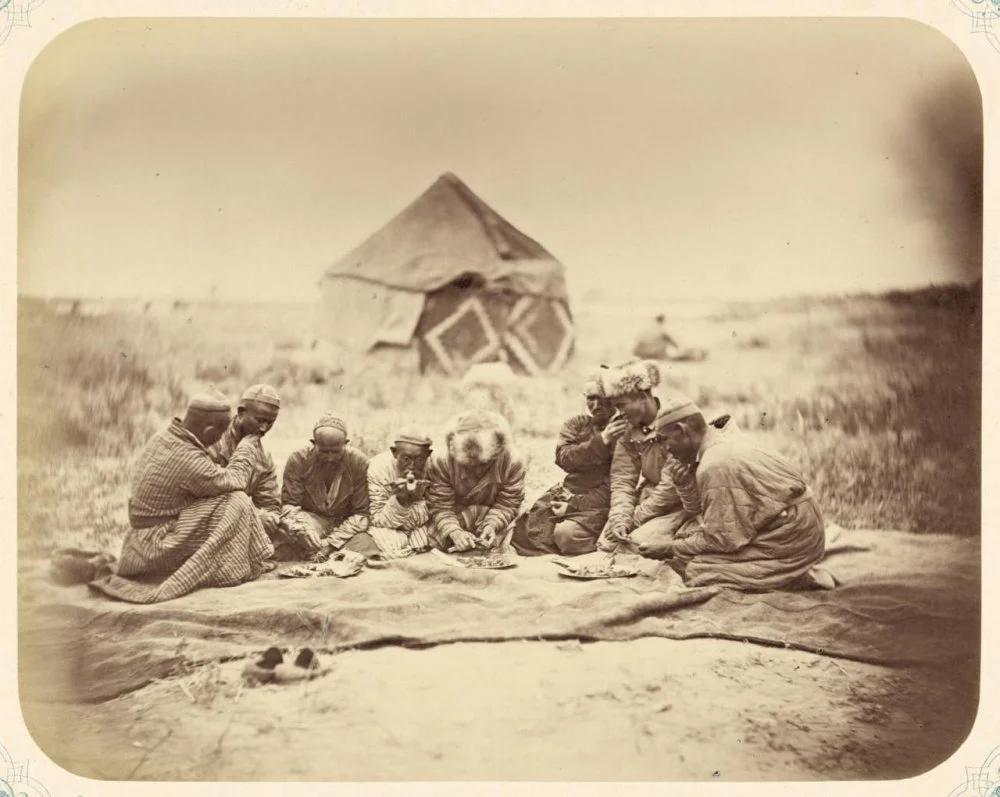 Казахи за обедом. «Туркестанский альбом», 1865 — 1872 / Library of Congress