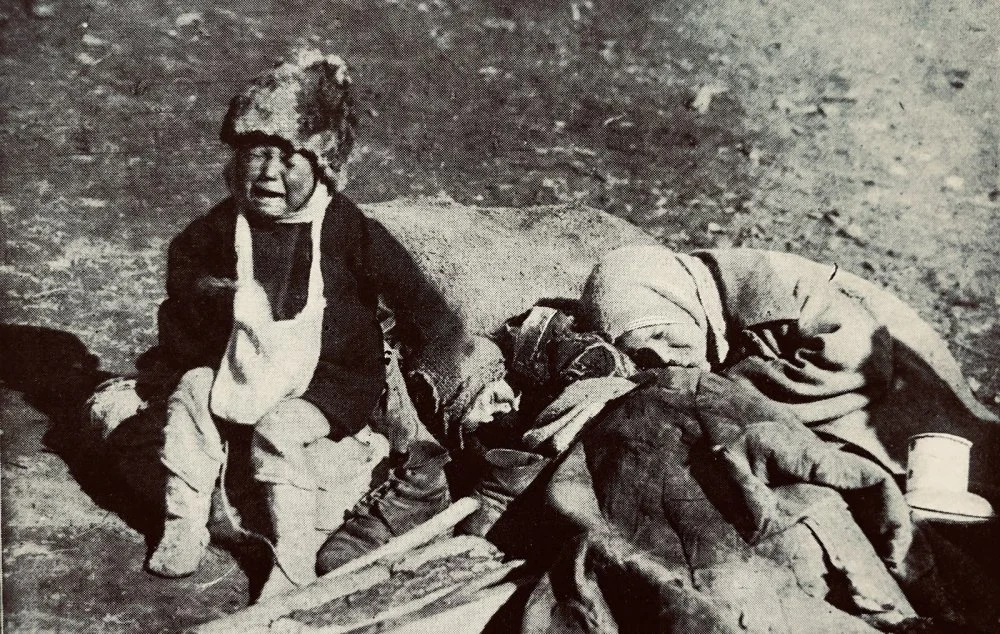 «La Famine en Russie» иллюстрациялар альбомы. Женева, 1922 жыл / Сәбит Шілдебайдың жеке коллекциясынан