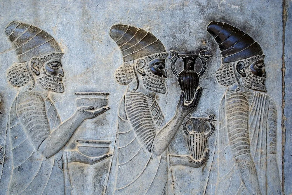 Рельеф с изображением представителей народов державы Ахеменидов на лестнице Ападаны в Персеполе. Иран, 5 век до н. э. / Wikimedia Commons