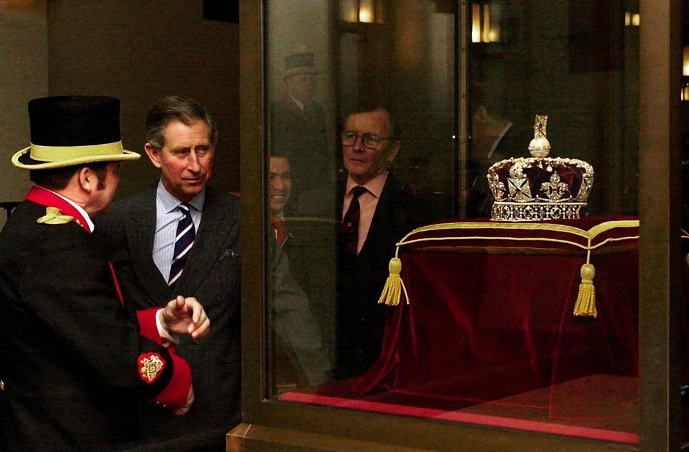 File Photo Dated 20/3/2003 Of The Prince Of Wales Casts An Eye Towards The Imperial State Crown During A Visit To The Tower Of London/Alamy