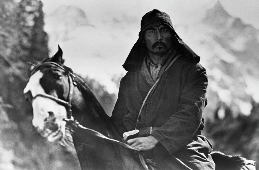 A shot from the film «Scarlet Poppies of Issyk-Kul» based on the novel by Alexander Sytin «Smugglers of the Tien Shan». Directed by Bolotbek Shamshiev. Suymenkul Chokmorov, Honored Artist of the Kyrgyz SSR, plays the role of the Karabalt border guard. Kirghizfilm Film Studio. 1972/RIA News