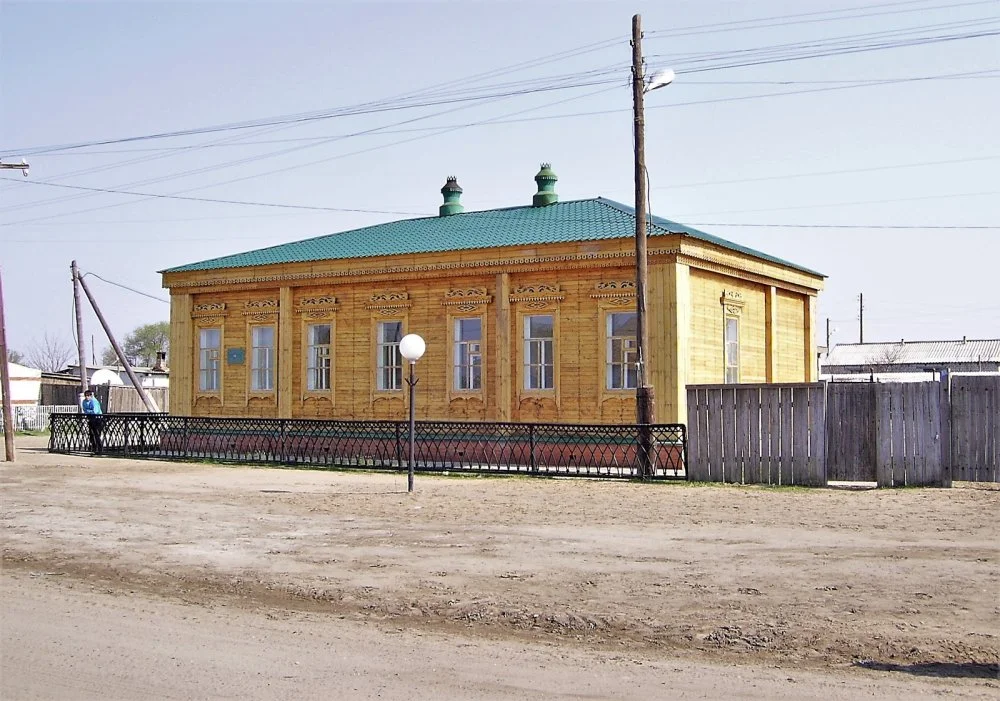 Бөкей Ордасындағы алғашқы зайырлы оқу орындарының бірі. Хан ордасы кенті, 20-ғасырдың басы / Wikimedia Commons