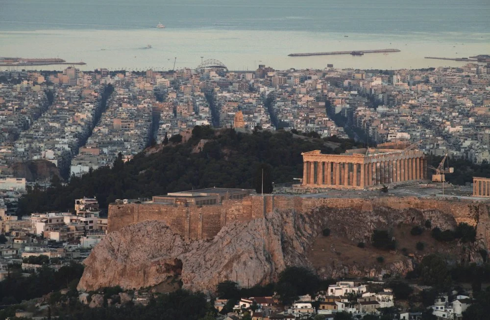 Афинадағы Акрополь төбесіне жоғарыдан көрініс, Греция/Chris Ratcliffe/Getty Images
