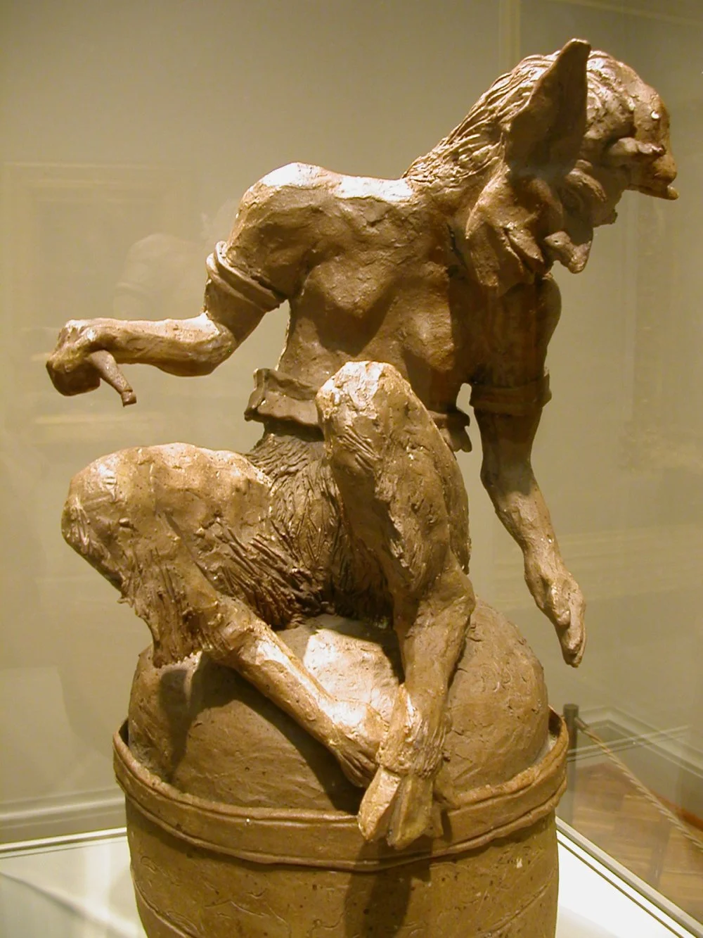 Это изображение скульптуры фавна, ранее выставлявшейся Чикагским институтом искусств и приписываемой Полю Гогену. Недавно выяснилось, что эта скульптура была изготовлена Шоном Гринхолшом/Wikimedia commons