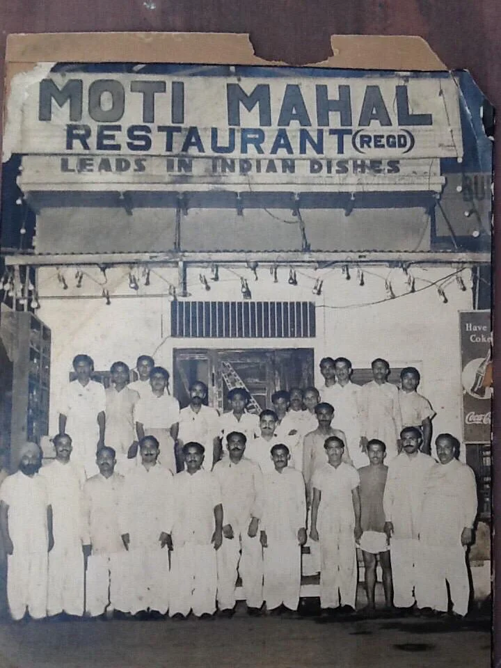 The original opening team of 1947 of the moti mahal restaurant /Wikimedia commons