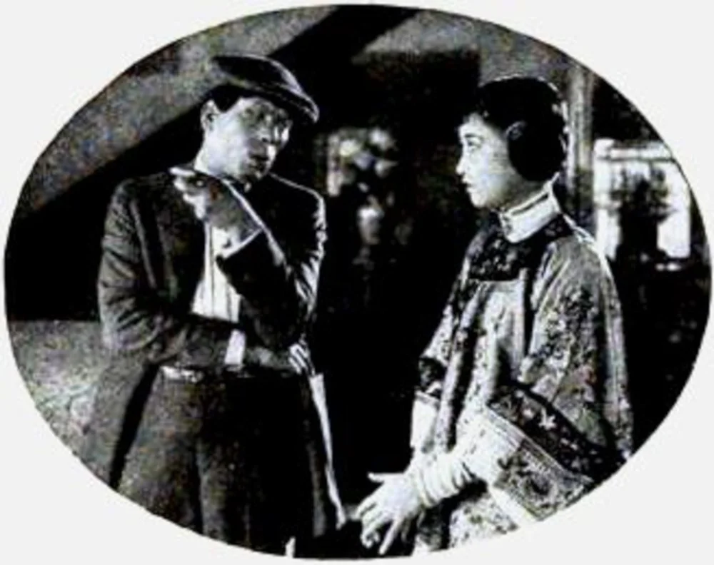 Still from the American film Bits of Life (1921) with Lon Chaney and Anna May Wong, cropped for use on page 58 of the August 1922 Photoplay. August 1922. Associated First National 75 Bits of Life (1921) - Chaney & Wong/Alamy