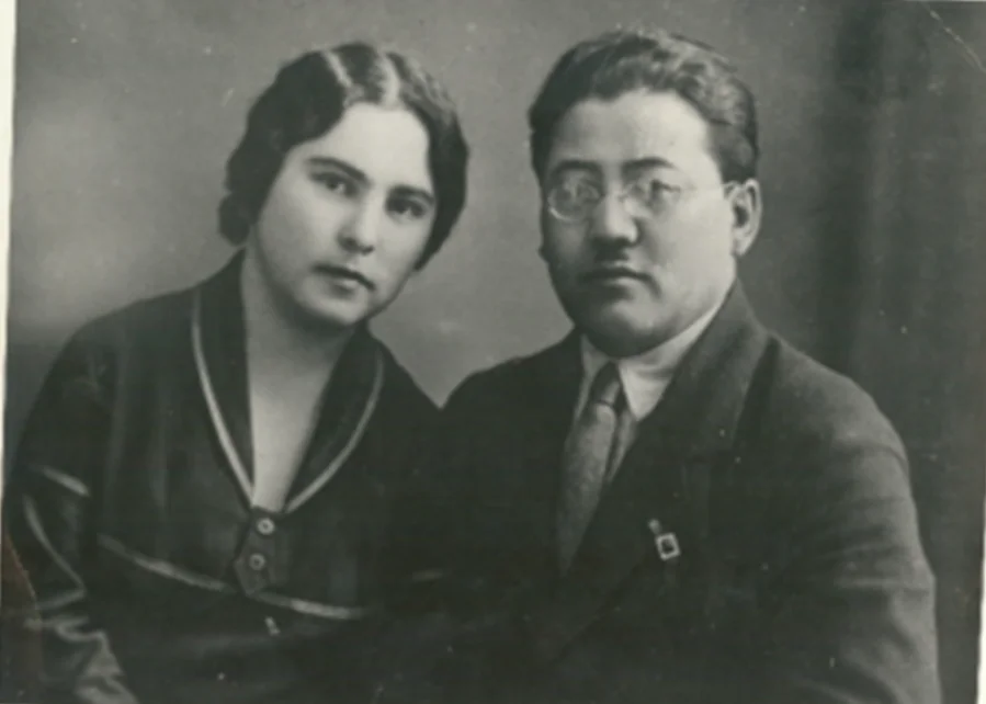 Азиза и Турар Рыскуловы / e-history.kz