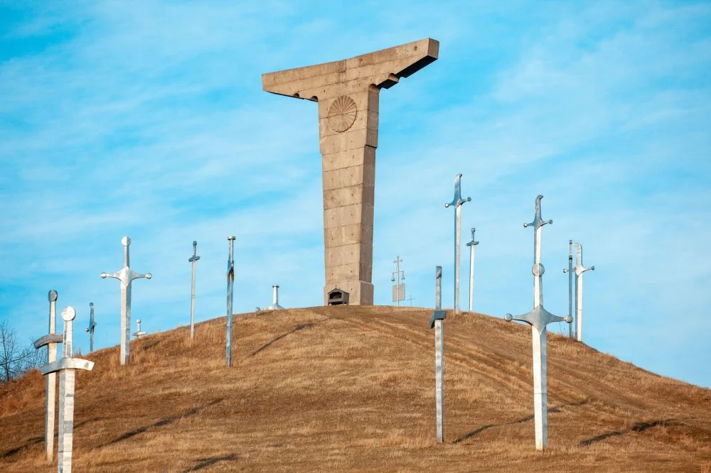 Famous Didgori battle monument with giant swards and sculptures. Georgia/Alamy