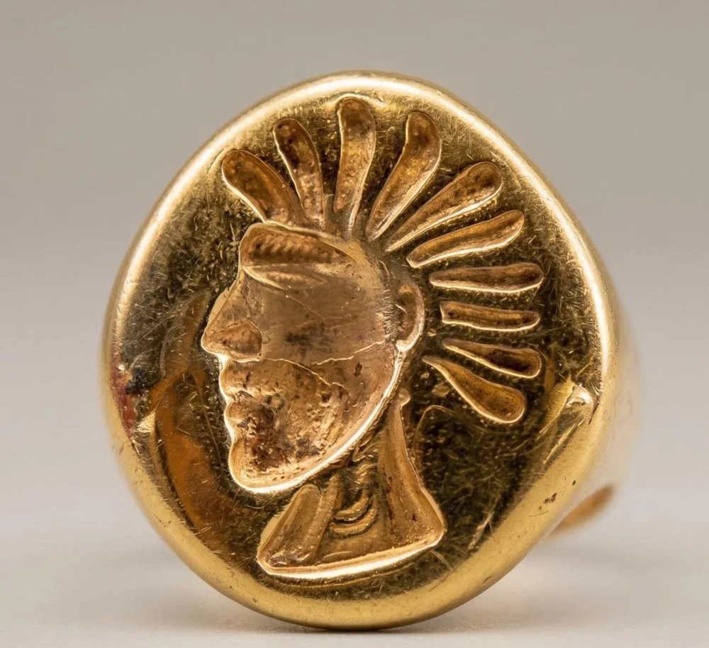 Сакское кольцо с изображением солнечного бога Митры. 5–4 века до н. э. / Getty Images 