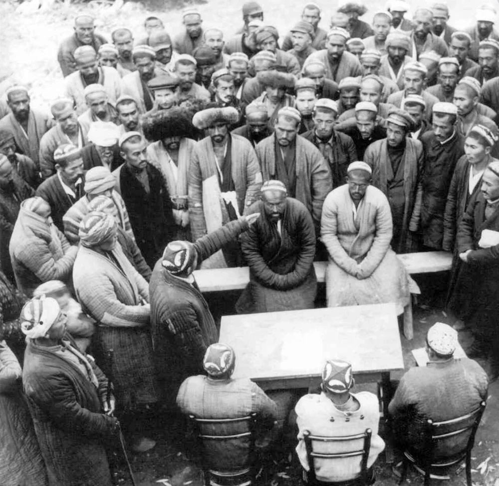 Күштеп ұжымдастыру, 1932–1933 жылдардағы аштық және ауыл тұрғындарының жаппай қалаға көшуі салдарынан туындаған әлеуметтік күйзелістен қорыққан кеңес билігі 1930 жылдан бастап қуғын-сүргін саясатын жүргізе бастады. 1930–1939 жылдар аралығында жүздеген мың адам өлді / Alamy