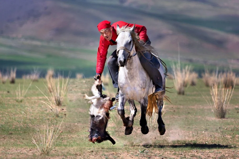 Nomad Horse Rider Playing Traditional Nomadic Horse Game Of Buzkashi Known Also As Kokpar, In Issyk Kul, Kyrgyzstan/Alamy