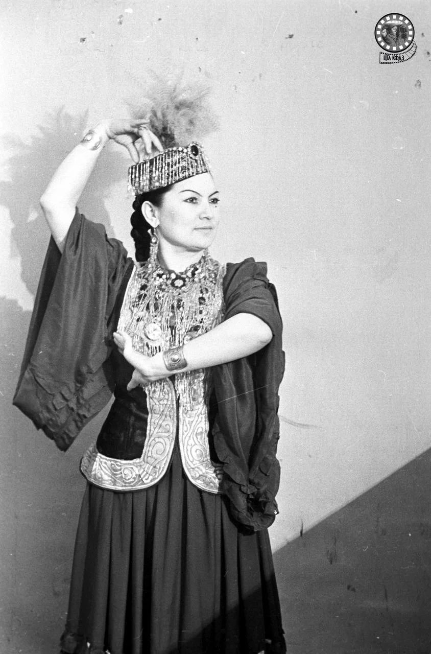 Шара Жиенкулова. Выступление на Декаде казахской литературы и искусства в Москве. 1958 / ЦГА КФДЗ РК