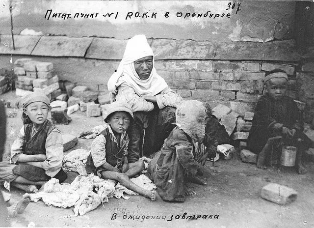 Бұл фотоны Ресей Қызыл Крест қоғамы түсірген болуы мүмкін / Сәбит Шілдебайдың жеке коллекциясынан