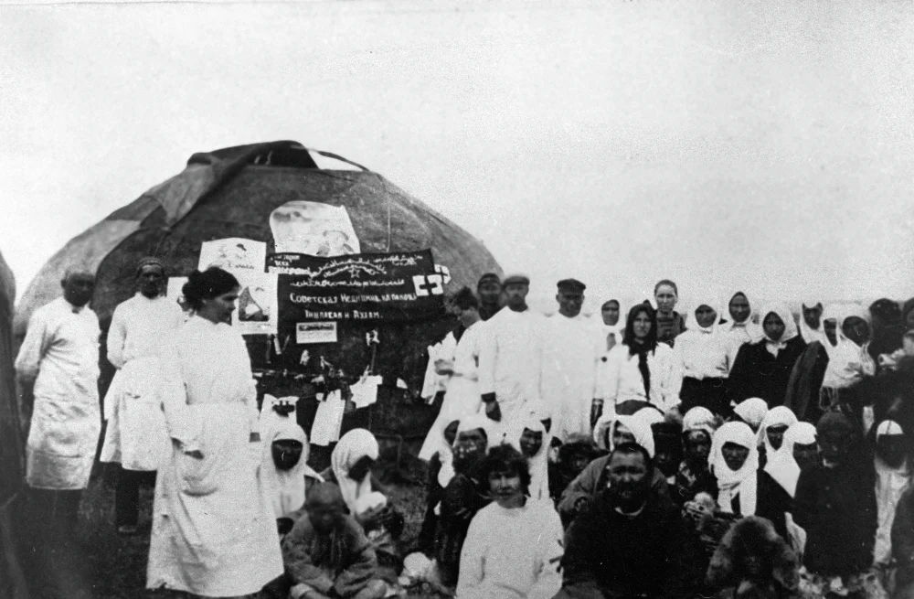 A medical team examines residents of one of the villages of the Akmola region. The Kazakh ASSR. 1928/RIA