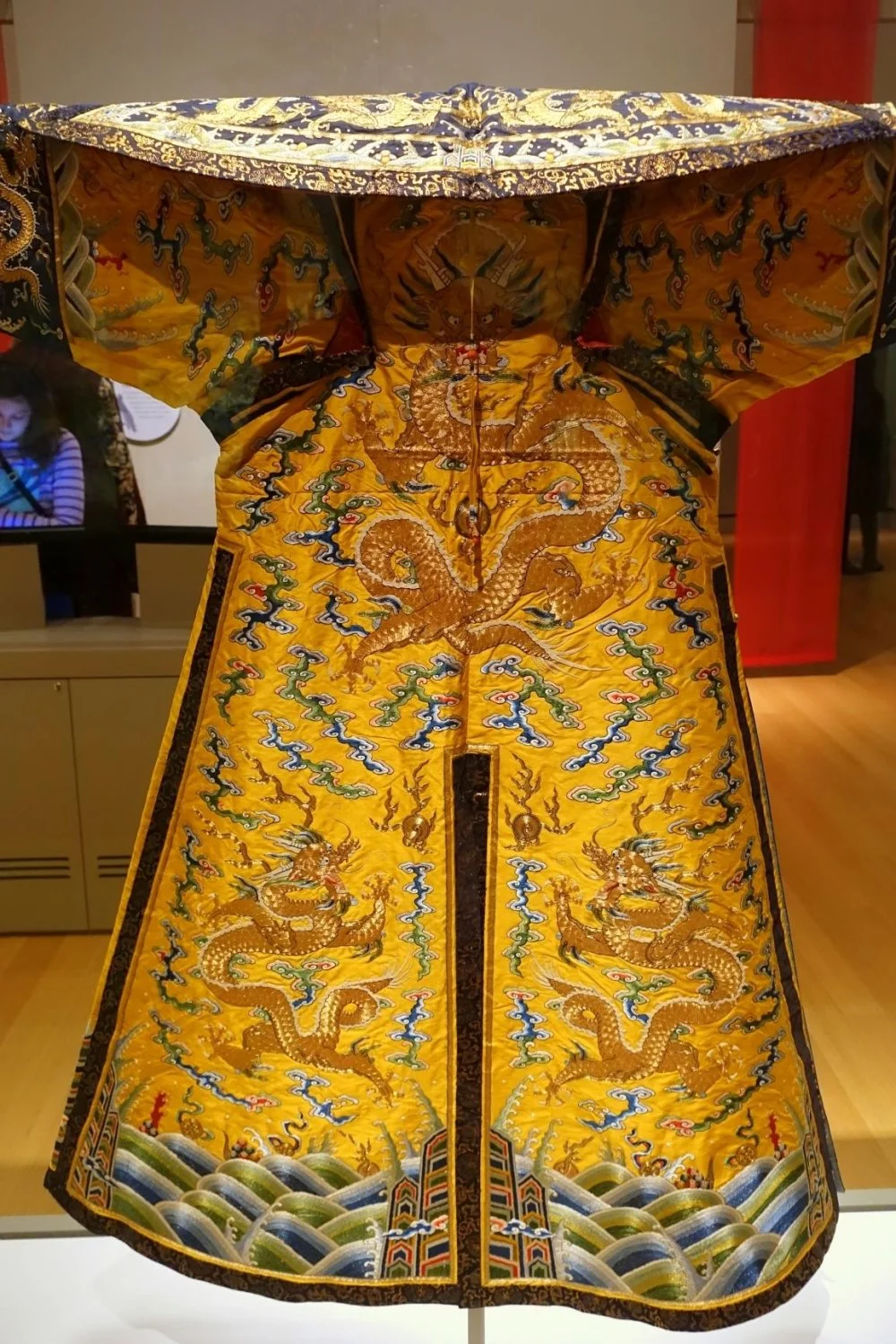 Одежда придворного с узором в виде дракона. Производство шелковой мануфактуры в Сучжоу. 18 век/Alamy