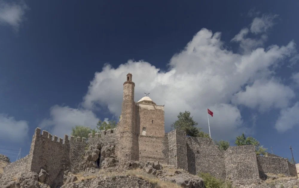 Замок 13 века. Турция, Испир / Shutterstock
