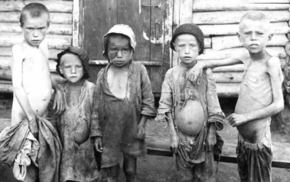  Голодающие дети. Бугурусланский уезд. Самарская губерня. 1921 год