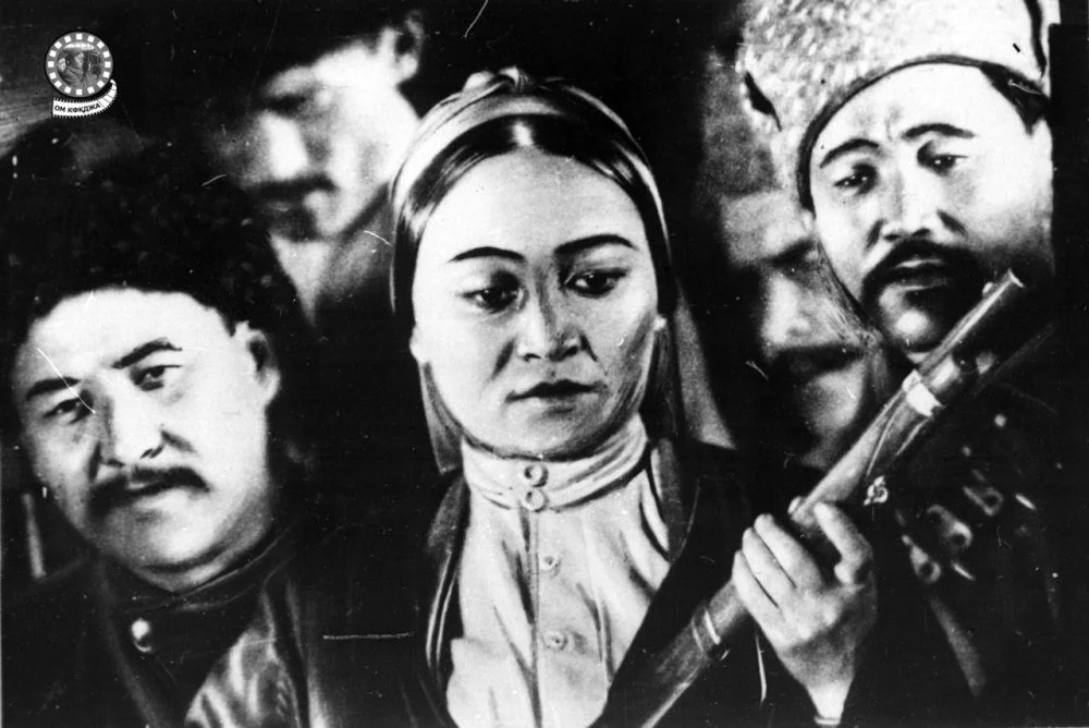 Куляш Байсеитова в опере «Терень-Куль» на сцене Казахского оперного театра, 1939 год / ЦГА КФДЗ 