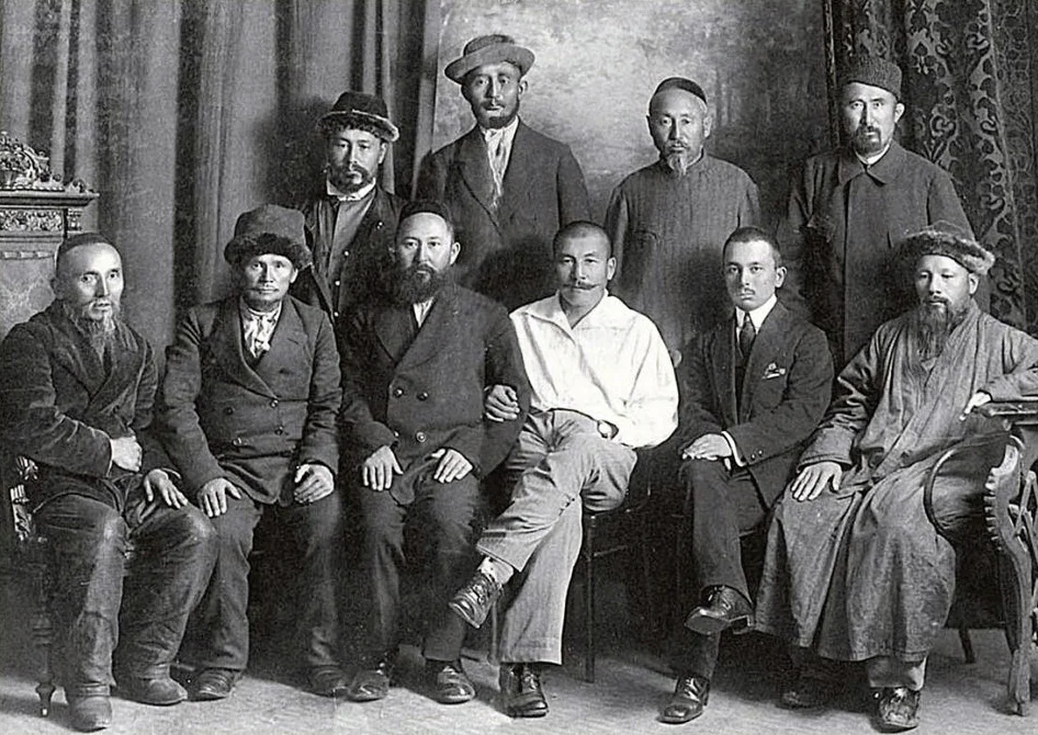 Members of Alash party in Semipalatinsk, 1918/Wikimedia commons