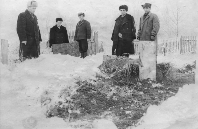 Жерлеу рәсімі. Депортацияланған Қырым татарлары. Красновишерск, Молотов облысы, РКФСР, 1944 жыл / Wikimedia Commons   