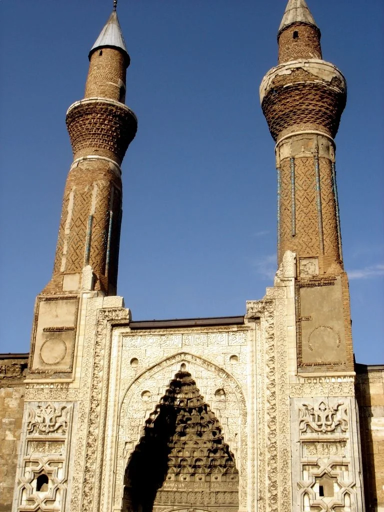 Түркияның Сивас қаласындағы Гөк медресесі (Көк медресе) / Wikimedia Commons