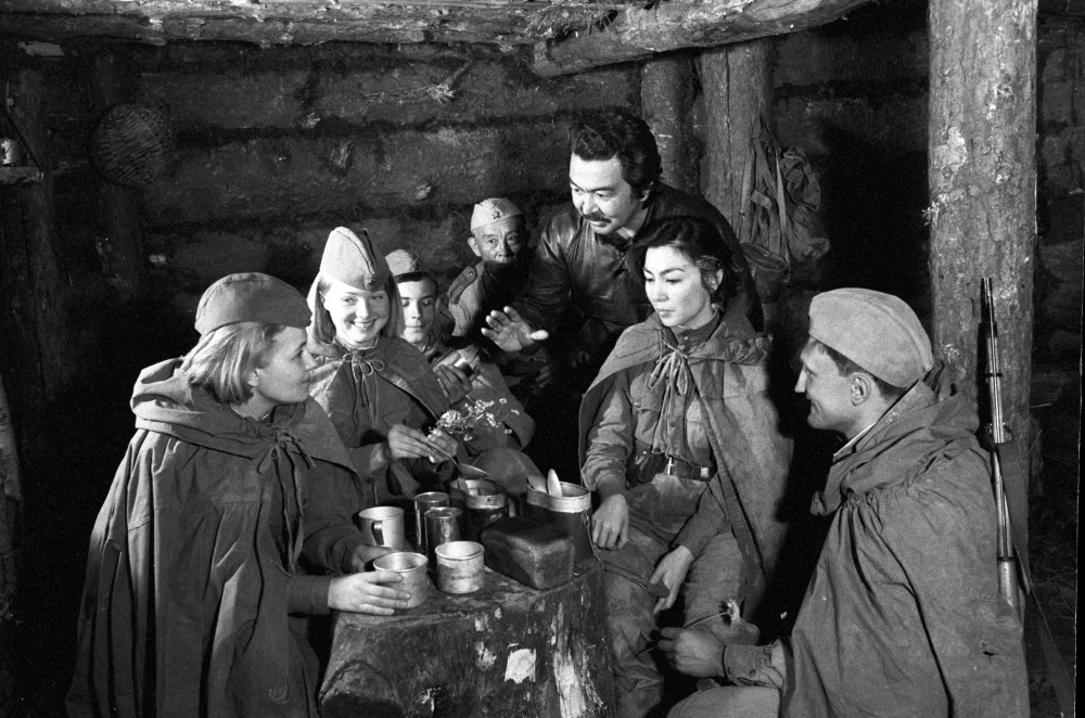 A shot from the film directed by Bolotbek Shamshiev «Snipers», dedicated to the Hero of the Soviet Union, Alia Moldagulova. Kazakhfilm Film Studio, 1985. Aliya Moldagulova - actress Aiturgan Temirova/Galina Kmit/RIA