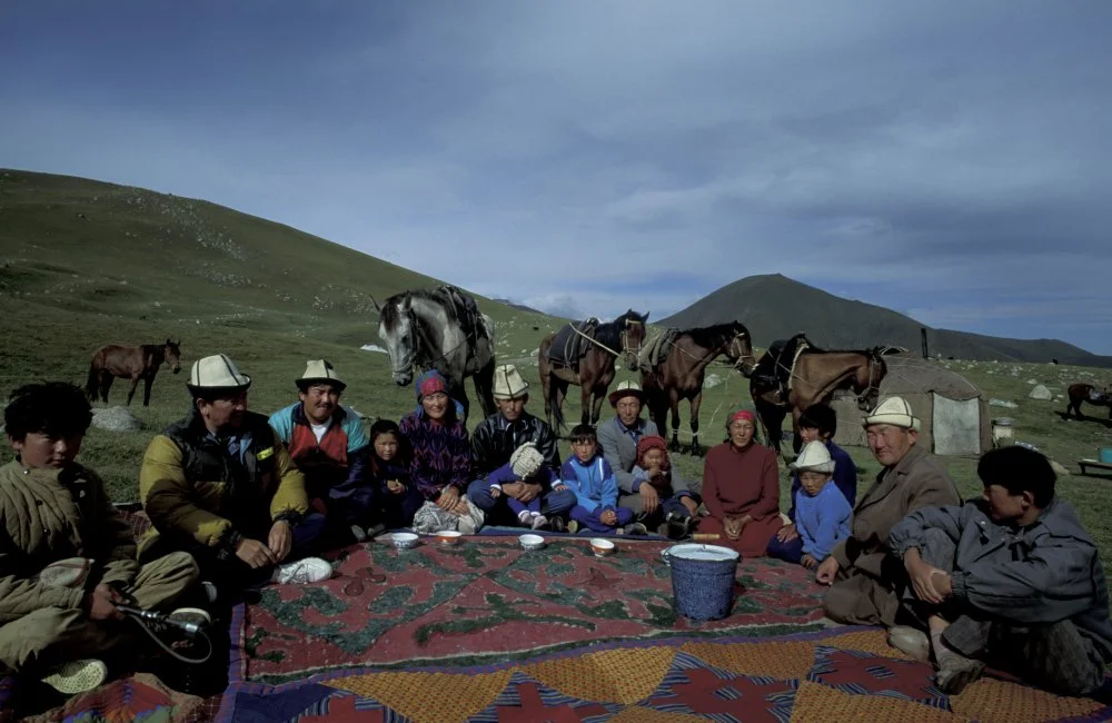 Nomadic people gather to drink kumis: mare fermented milk. Kyrghyzstan/Alamy