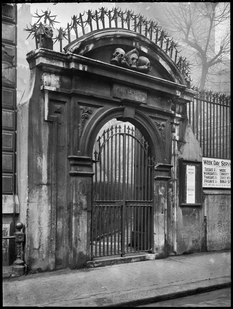 William Archer Clark. St Olave's Church, Gateway, Hart Street, City of London, Greater London Authority, 1910-1950/Historic England Archive/Heritage Images via Getty Images