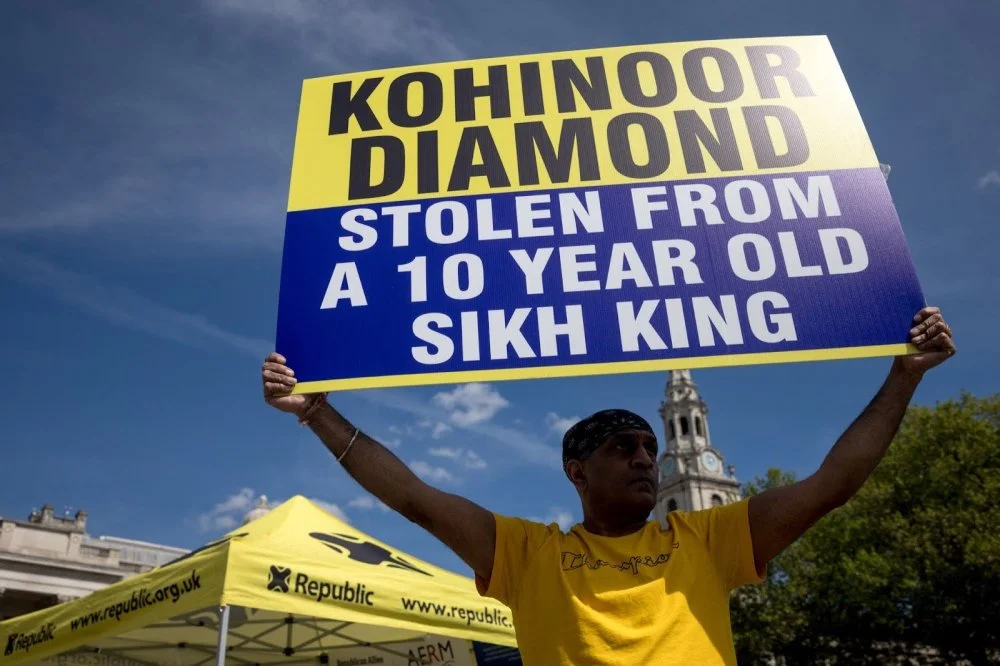 A protester holds a placard about the Kohinoor diamond during an anti-monarchy protest in Trafalgar Square on May 5, 2024 in London, England. May 6 will mark one year since the coronation of King Charles, following the death of Queen Elizabeth in 2022/Jack Taylor/Getty Images