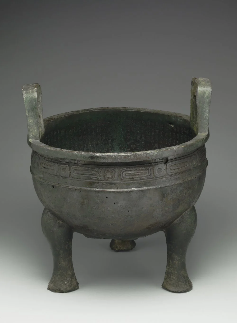 Ding cauldron of Duke Mao before 782 BC/National Palace Museum (Taipei, Taiwan)