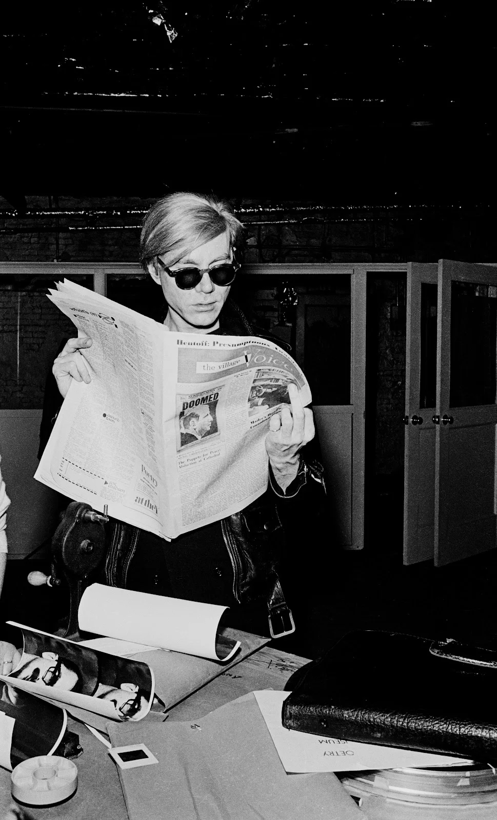 Andy Warhol At The Factory Reading A Newspaper/Photo by Santi Visalli/Getty Images