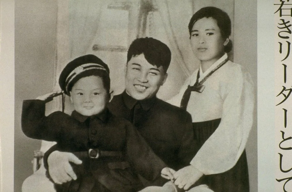 Ким Ир Сен со своей первой женой Ким Чжон Сук и маленьким Ким Чен Иром/Getty Images