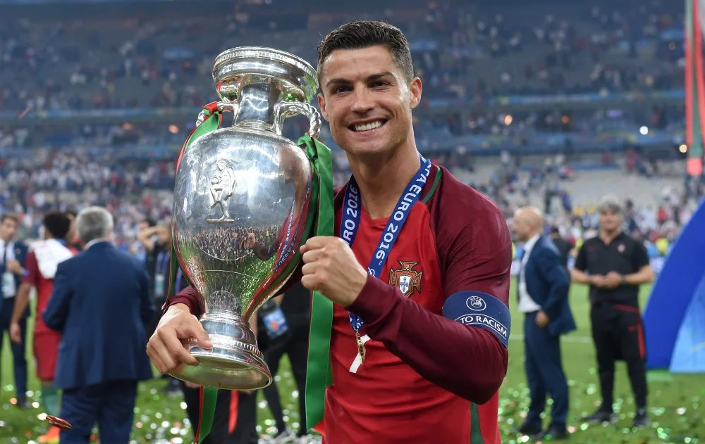 FOOTBALL EURO 2016 FINAL IN PARIS Portugal - France Round of honour: Cristiano Ronaldo (Portugal) finally has the cup in his hands/Getty Images