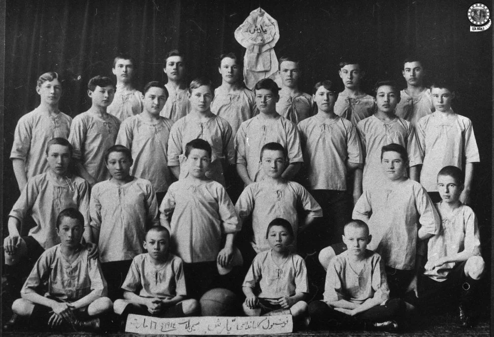 The Yarïsh football team. Mukhtar Auezov is the second from the right in the third row. Semipalatinsk, 1913 / Central State Archive of Film, Photo Documents and Sound Recordings of the Republic of Kazakhstan / CSAPDSR RK
