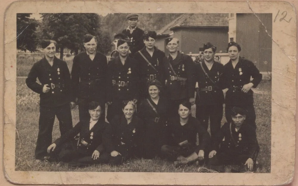 Телжан Желқожинов (соңғы қатарда, ортада). Любляна, 1940 жылдар / Қазақстан Республикасының Орталық мемлекеттік архиві