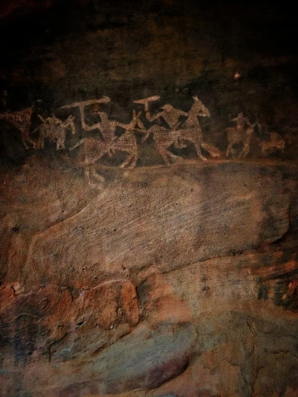 The rock paintings about 100000 years old in Bhimbetka, Madhya Pradesh /Wikimedia Commons 