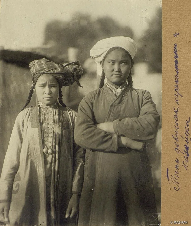 Александр Мелков. Казашка и каракалпачка. Кара-Калпакская автономная область. Первая треть 20 века / Музей антропологии и этнографии им. Петра Великого (Кунсткамера) Российской академии наук